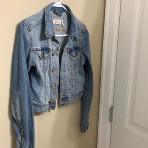Cropped denim jacket.